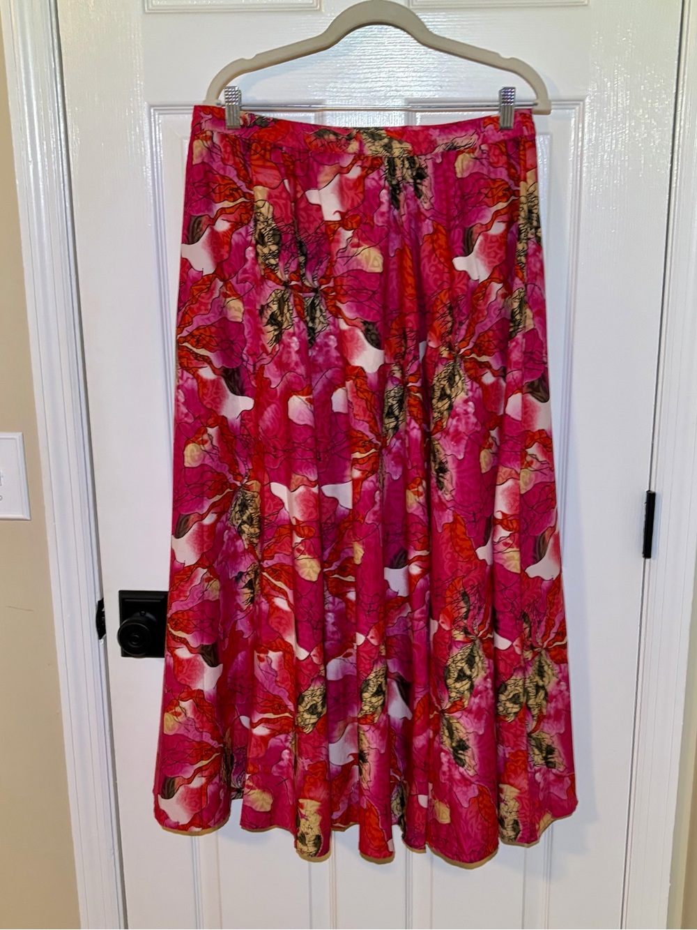 Bright Pink Floral A-Line Swirly Circle Skirt. Size Large